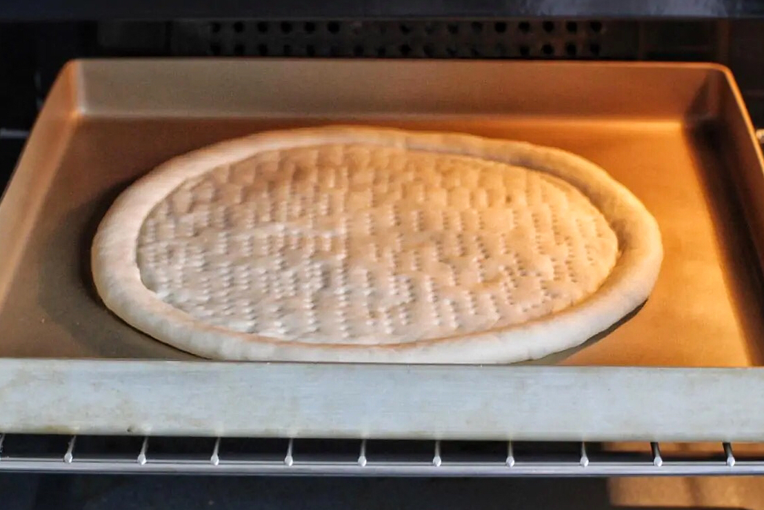 自制美味诱人的大披萨，瀑布拉丝老过瘾了，比必胜客里的还好吃