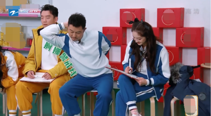 《奔跑吧》流量明星是摆设，4个人只会站着傻笑