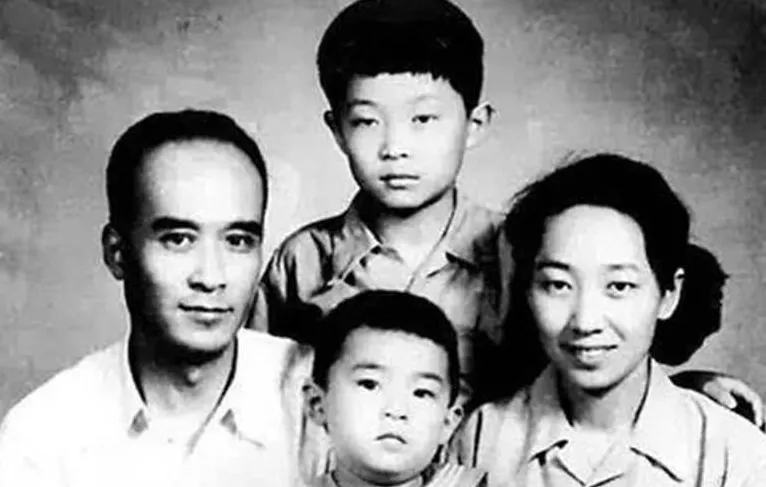 在北京,这群人操控娱乐圈格局40年,潜规则至今没打破