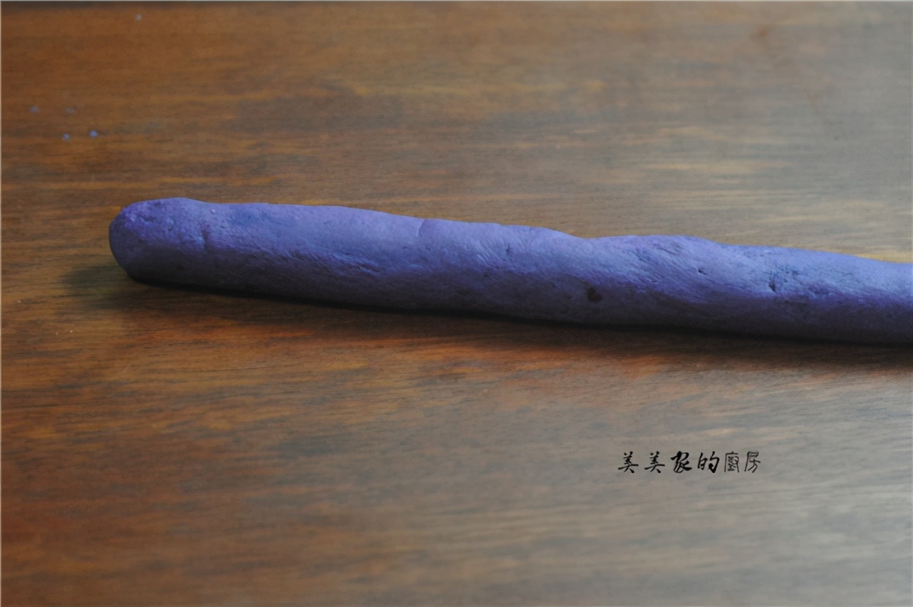 不用麵粉做早餐，比饅頭簡單多了，粉裡一滾上鍋一蒸，柔軟噴香