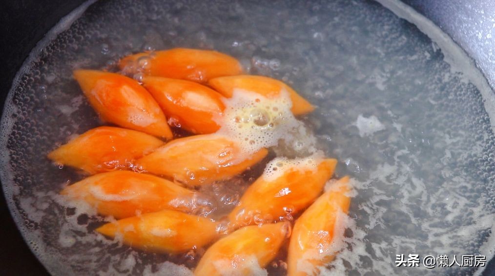 不需要油炸，用水和冰糖一起煮，教你做冰糖蜜薯，香甜软糯