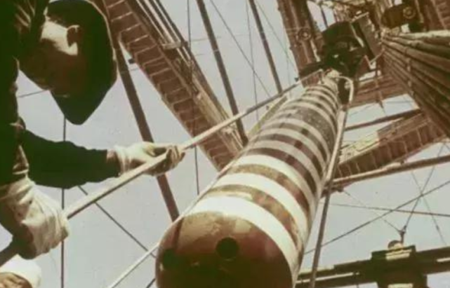 油田上空烈焰滔天，三年惨失7500万美元，苏联专