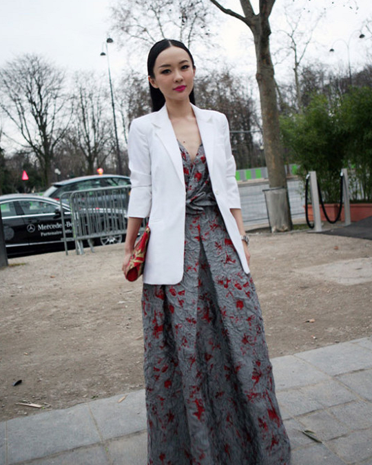 霍思燕带着老公杜江走机场，一身保暖造型却配