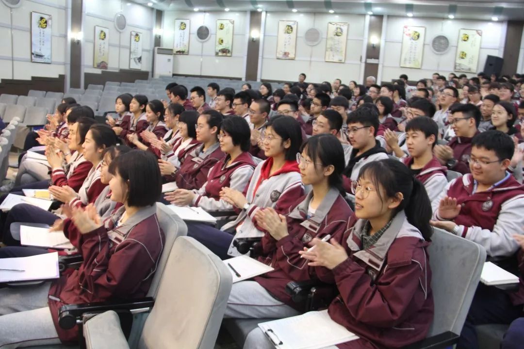 唐山滦河实验中学占地70亩,规模12轨36个班(图4)