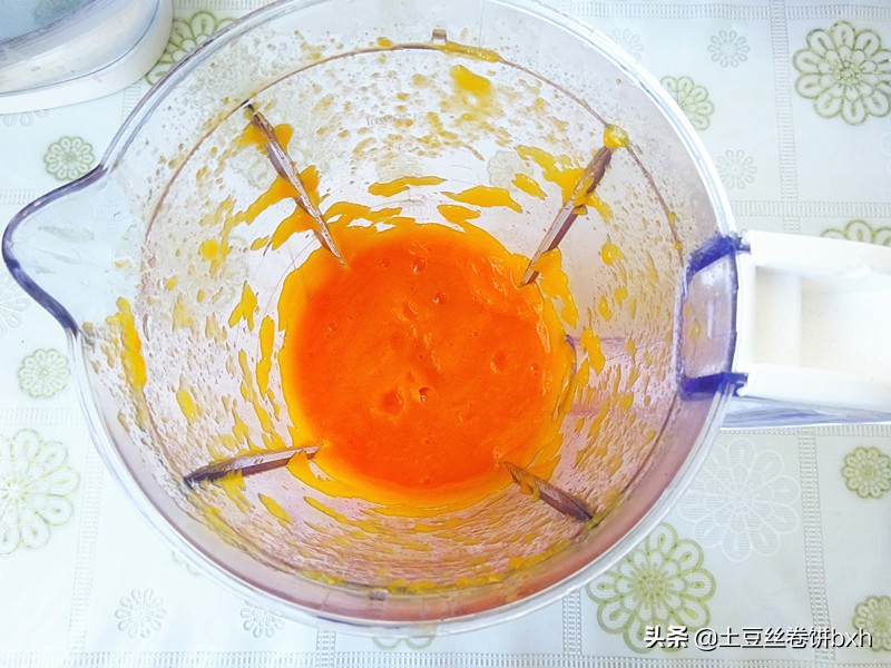 立秋后黑芝麻要常吃，教你做最好吃的胡萝卜黑芝麻饼，营养翻倍