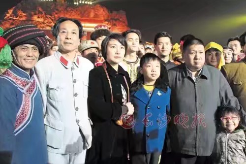 红色文化宣传传承人李宁走进社区讲党史故事备受欢迎