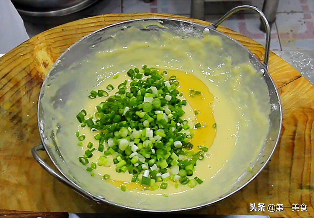 圖片[4]-小蔥煎雞蛋餅最簡單的做法 營養美味又好吃 學會了輕松搞定早餐-起舞食譜網