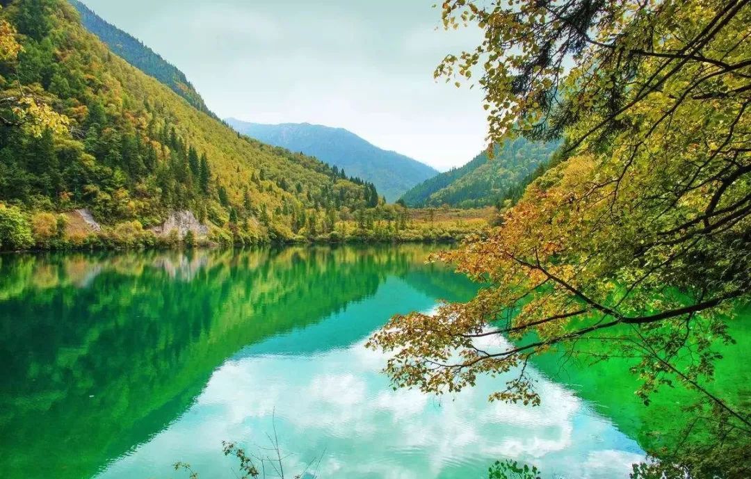 10 places that are most suitable for a person to travel, one every year, OK?