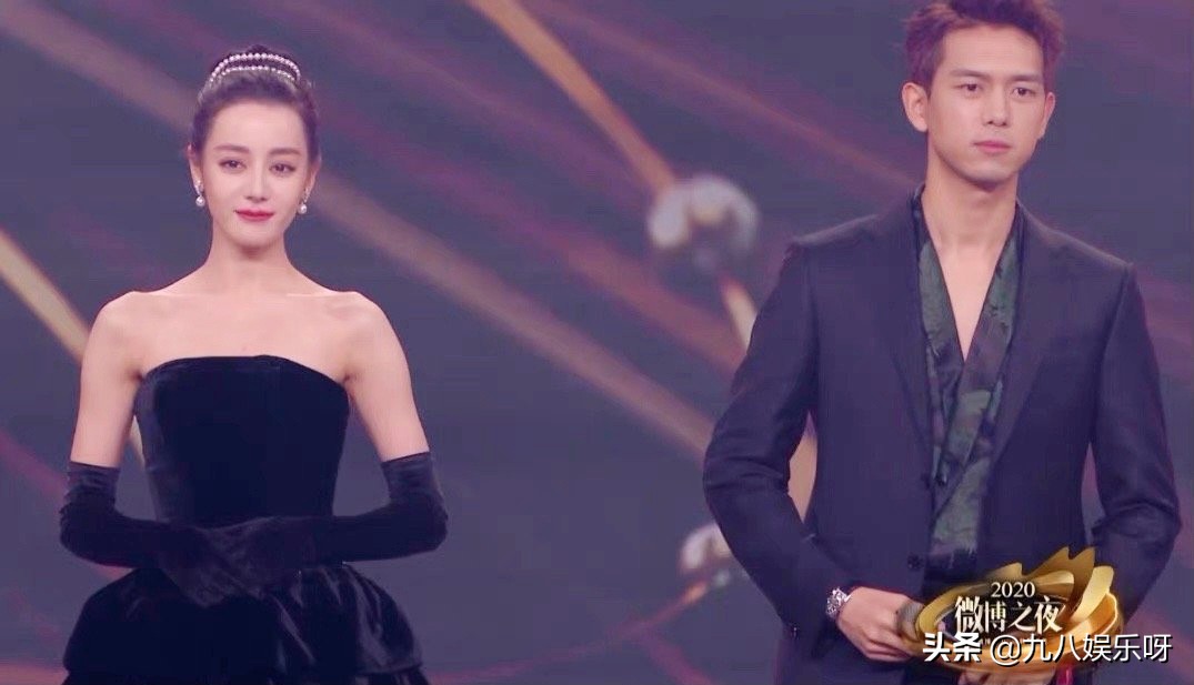 微博之夜的“名场面”：肖战为杨紫提裙，李现