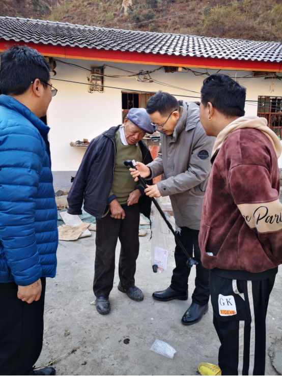 北京赵作明律师赴四川大凉山悬崖村开展公益活动