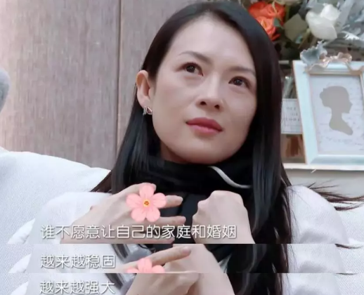 章子怡酒后手乱动，汪峰一脸尴尬不出声，她却