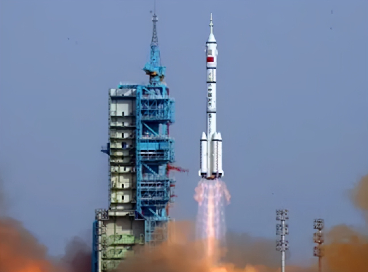 1987�꣬��ί����ϯ���õ�ר��ͣ���ڰ��裬���շ���Ǧ�ⱻ����