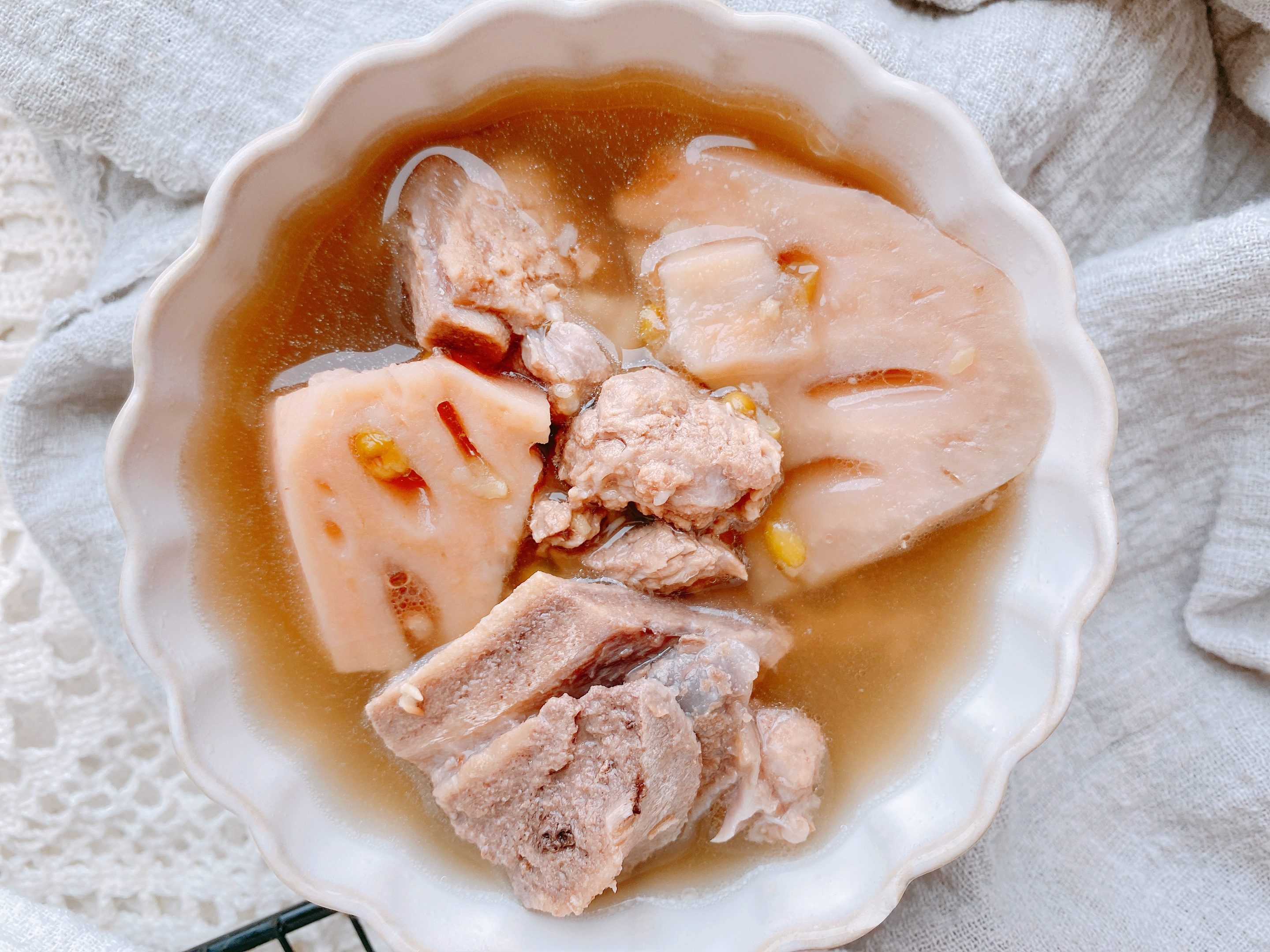 2节莲藕1把绿豆，炖出最适合秋天的汤，清热降火健脾补钙，超好喝