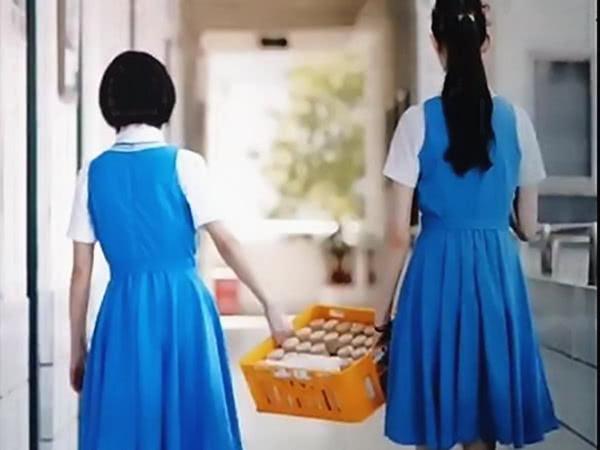 《少年的你》胡小蝶的一个小细节，其实暗示了