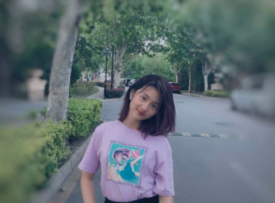黃磊二女兒長大了！ 7歲染藍髮做美甲被指太成熟，育兒方式引爭議