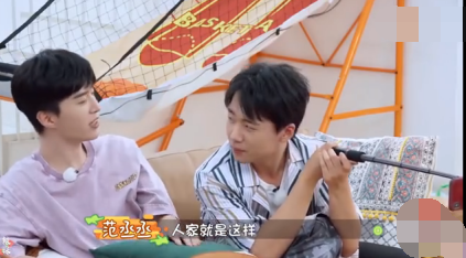 郭麒麟叫虞书欣别卖萌，范丞丞称女生天生就是这样，挽回尴尬局面