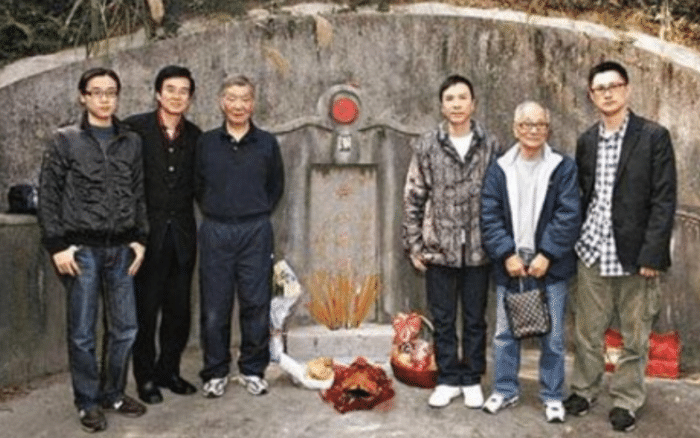 先看看中国的叶问墓，再瞧瞧美国的李小龙墓，差别太大了