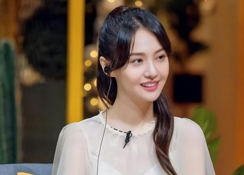 网传郑爽即将出演《花千骨》，粉丝更换超话头