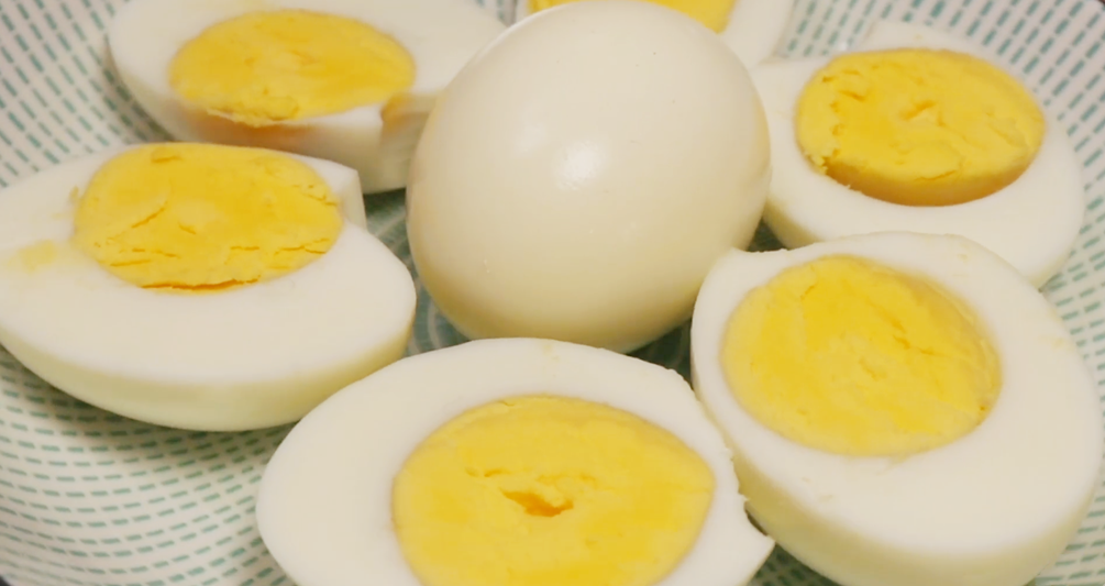 雞蛋不用水煮了，只需要1張紙，1分鐘煮一鍋，老嫩適中輕鬆剝殼