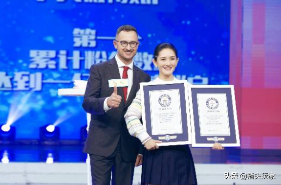 ​粉丝破亿的明星有多厉害？杨颖、杨幂没啥，她还打破吉尼斯纪录