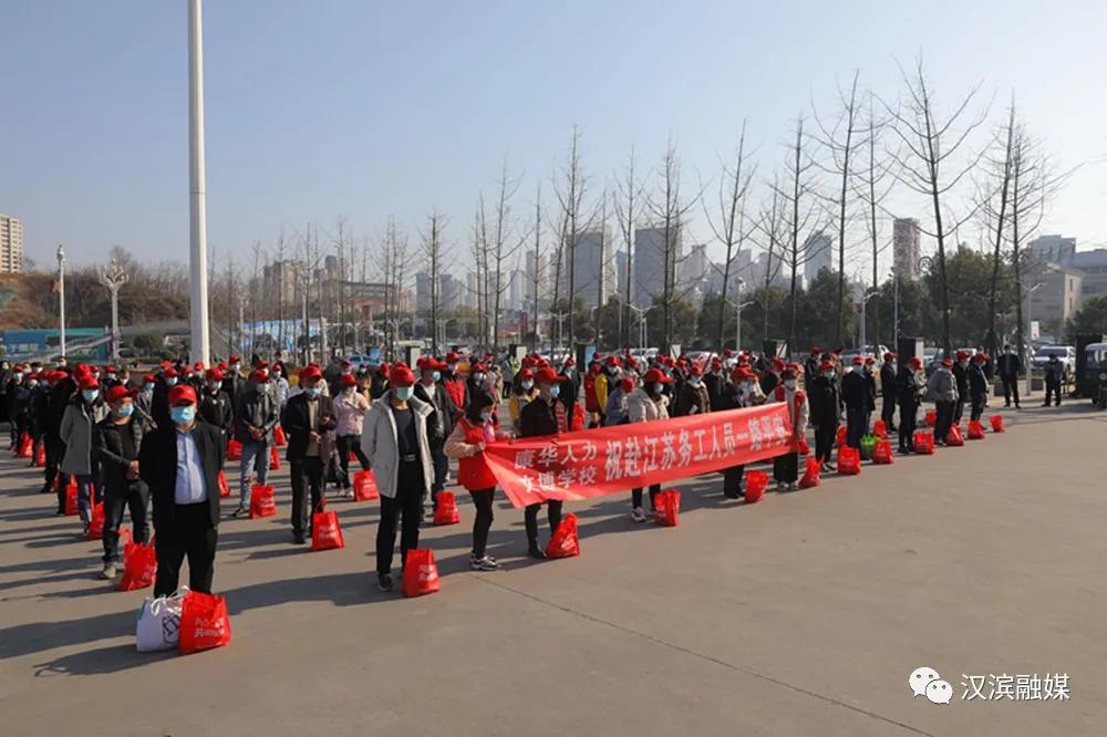 免费乘坐！汉滨包机送农民工返岗就业