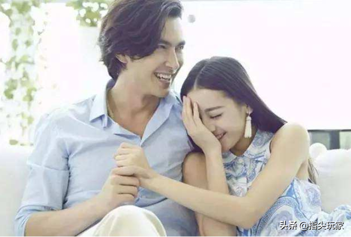 ​有种“安全距离”叫迪丽热巴合照，和谁都保