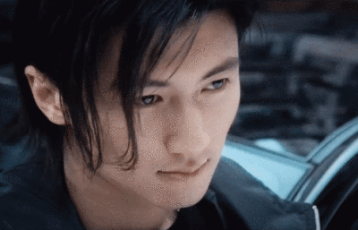 两个中年人牵个手，整个娱乐圈抖了抖