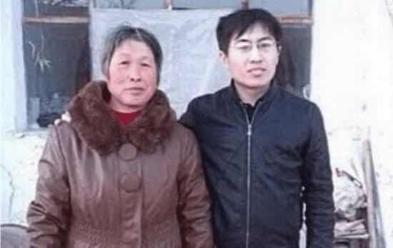 小伙647分考进名校，大学1000多天却住在网吧不上