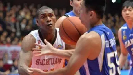 答球迷：为何当年NBA巨星阿泰斯特仅打了15场CBA就被四川队裁掉？