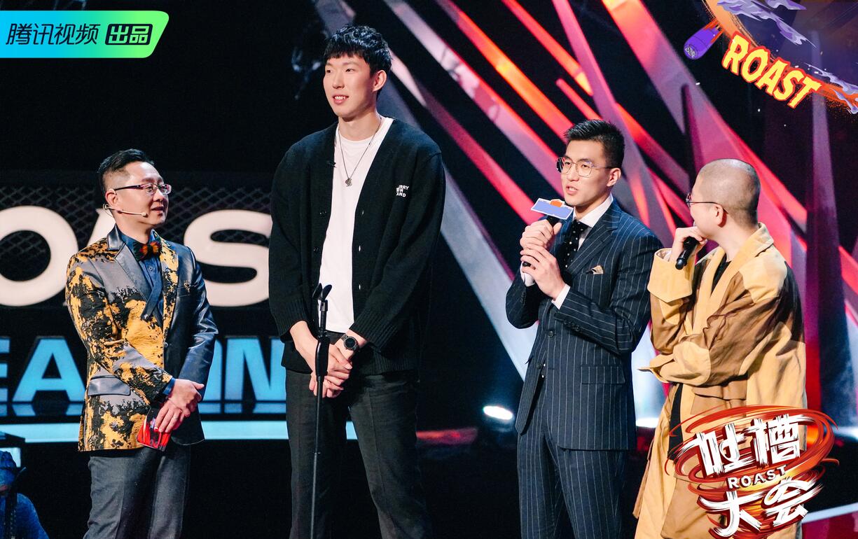 Plum absurd right " prompt of the congress that spit groove implement " the response gave Yi Li contest and star honored guest's greatest respect