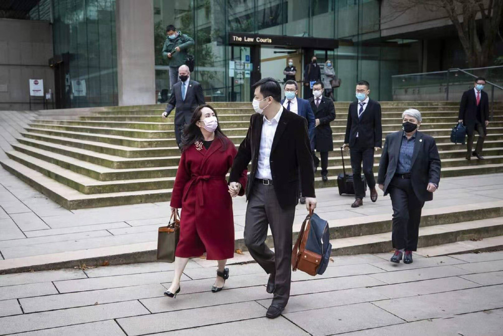 孟晚舟获释感恩祖国，丈夫三年不离不弃，妹妹姚安娜也发文庆贺