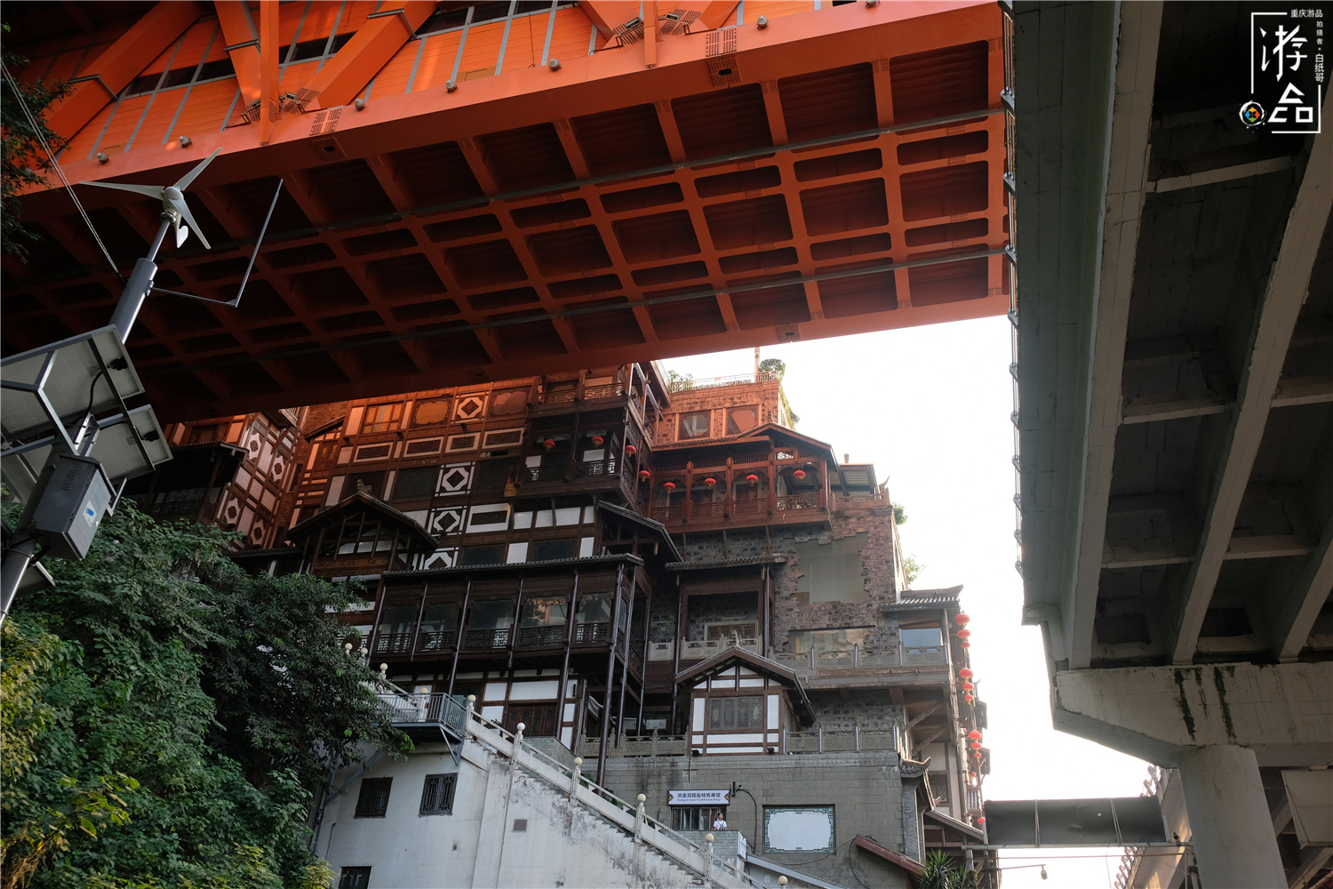 洪崖洞撕碎网红标签，打造实景街区，带你重回80年代的重庆超社会