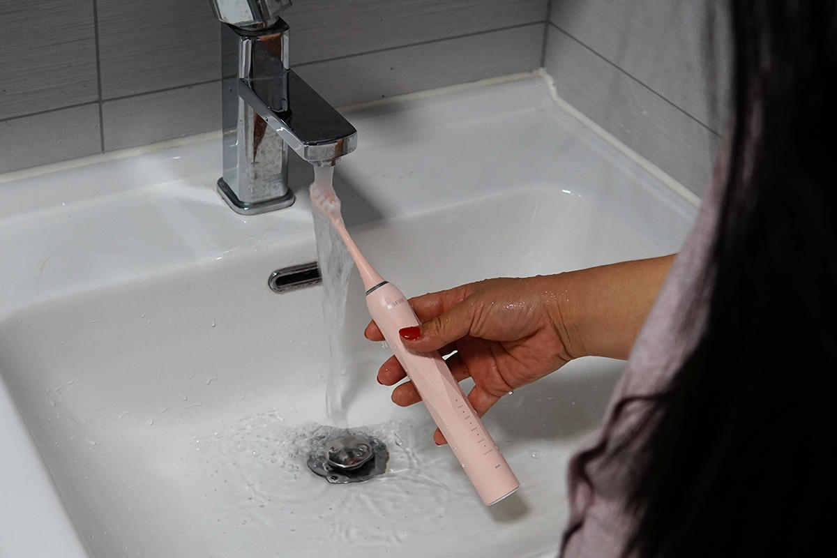 刷牙竟也有这么多学问，简评不伤牙的扉乐电动牙刷