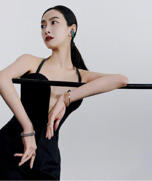 宋茜现在真是时尚一姐，把“内衬”当礼服，看