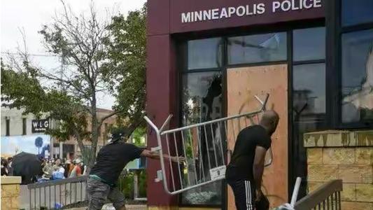 这是叙利亚战场画面？大家可能看错了，这是美