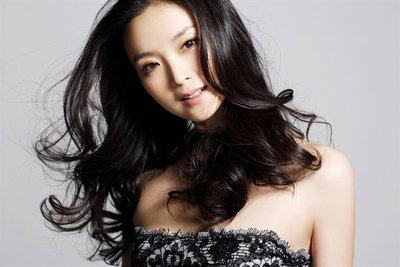 晴格格当红时息影，二十多岁傍富豪，表面风光