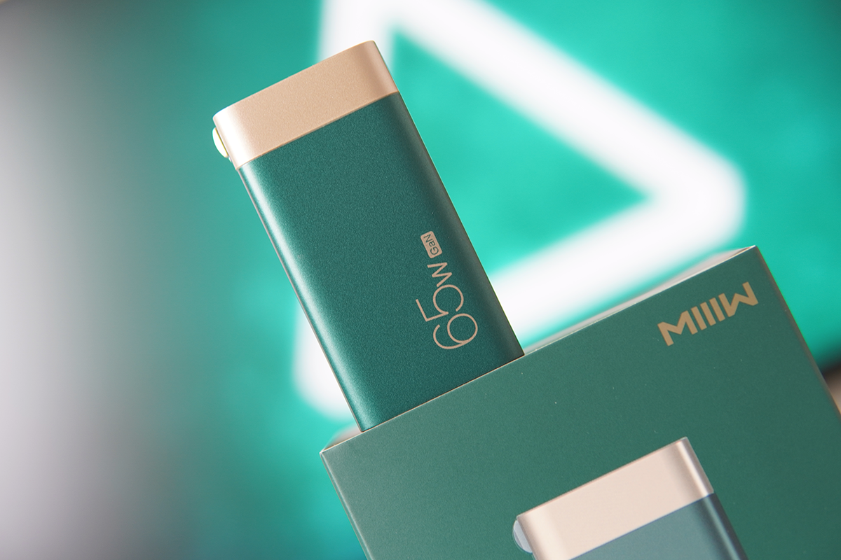 出门，一个充电器就够了——米物甄妙65W氮化镓充电器