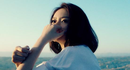 单亲家庭长大，出道14年，爱情事业双丰收｜戚薇