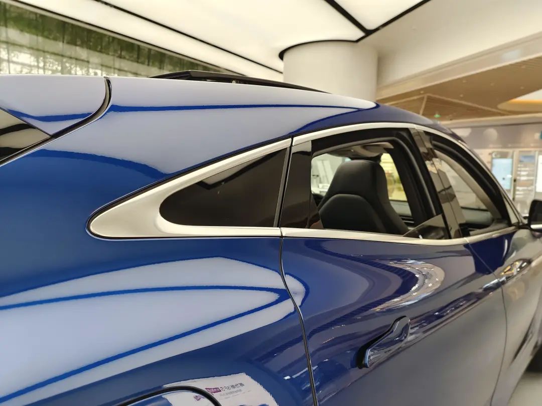 它空间不如理想ONE，但它百公里加速4.7秒，只卖25万！