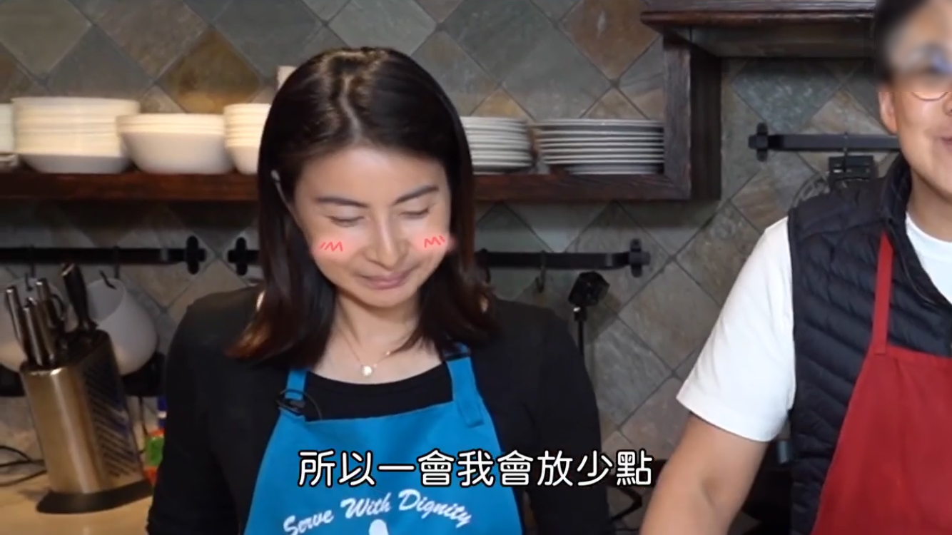 霍啟剛夫婦搭檔做美食，郭晶晶化身小助手，兩人搭配默契盡顯恩愛