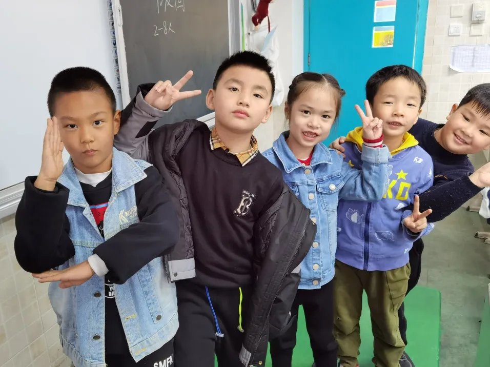 成都市双流区棠湖小学书香班级丨书香飘荡添智慧 墨香永存润心灵