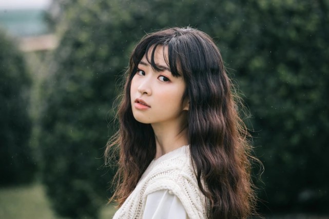 女歌手墜樓亡，手機通話內容曝光，其母只差20分鐘便可救她一命