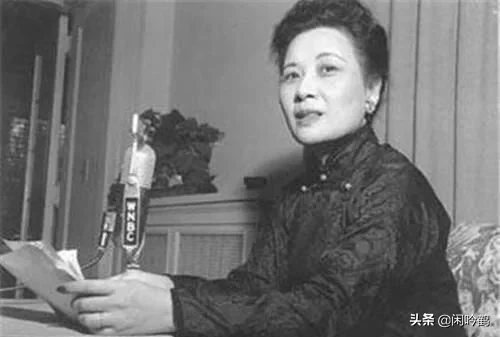 他辞官回家，路上遭到土匪打劫，行李翻开后，土匪泪崩跪送其30里