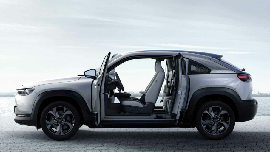 马自达全新SUV，对开车门猛如虎，续航不到“2