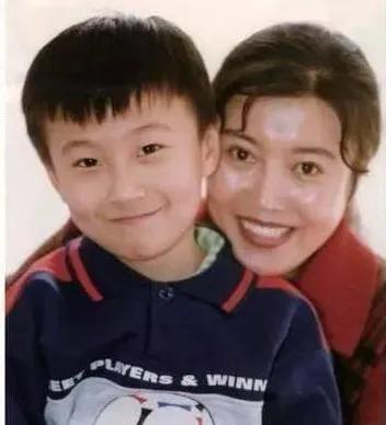 未婚先孕，离婚，流产，出轨，这个女人不平凡的一生
