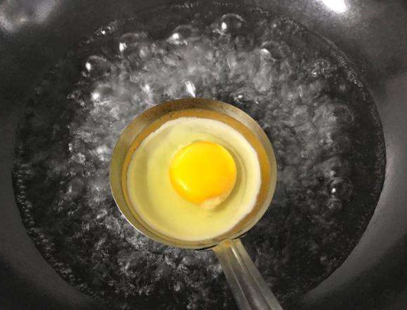 图片[3]-煮荷包蛋技巧 牢记1点鸡蛋圆滑鲜嫩不起沫-起舞食谱网