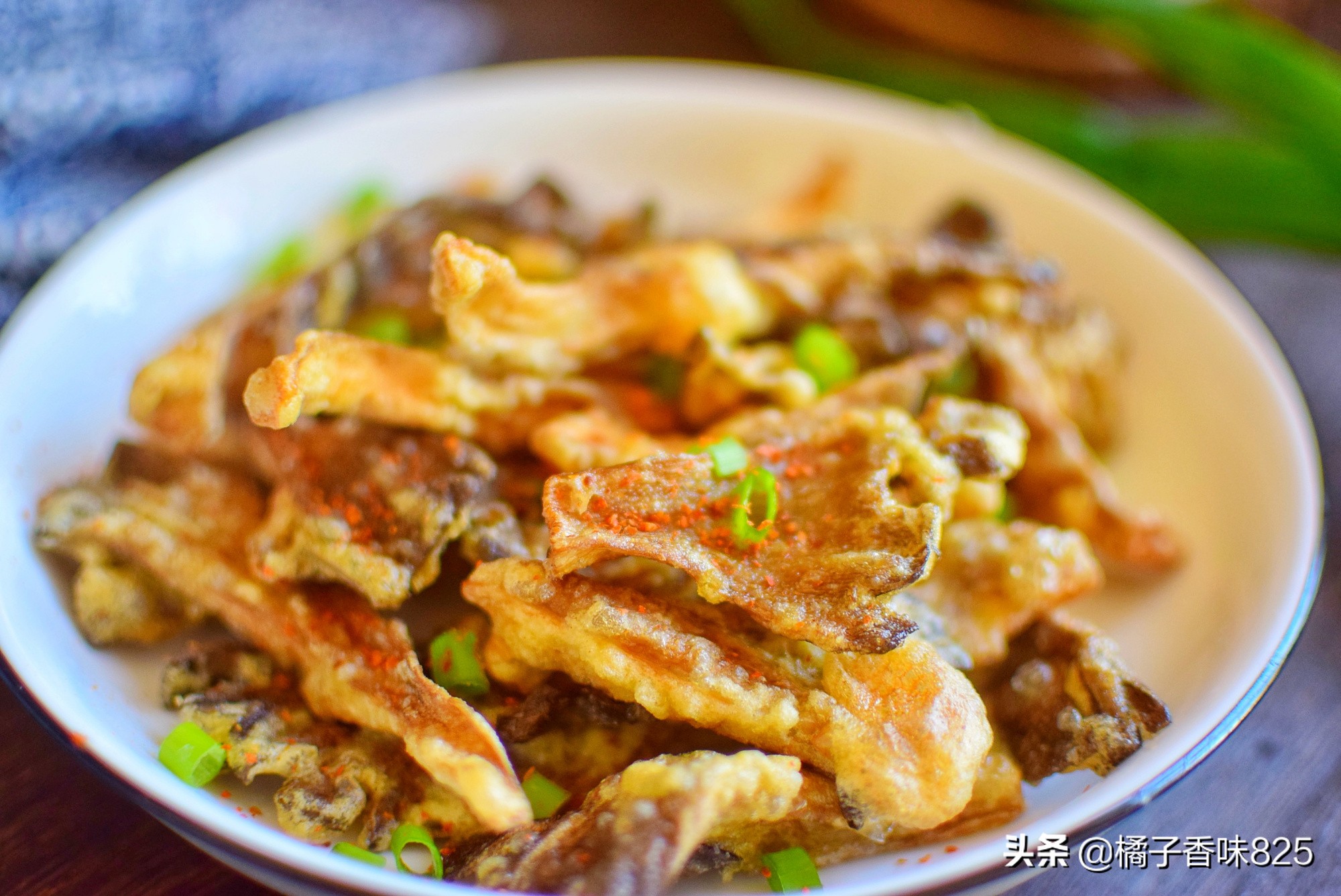This mushroom is three or four yuan a catty, and every family can afford it. It is crispy on the outside and tender on the inside. You can cook this mushroom every three to five.
