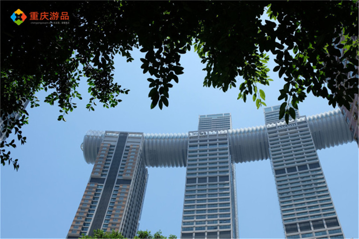 重庆来福士开业2年了，商场人来人往十分热闹，老百姓如何评价？