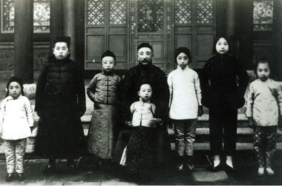 1990年张学良恢复自由，记者问他最佩服谁，他不假思索说出3个人