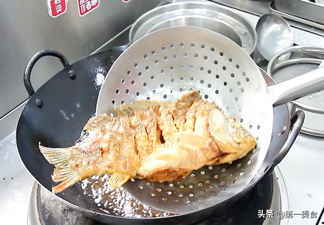 图片[7]-厨师长分享家常红烧鱼正确做法 学会这几个技术要点 鲜香味美-起舞食谱网